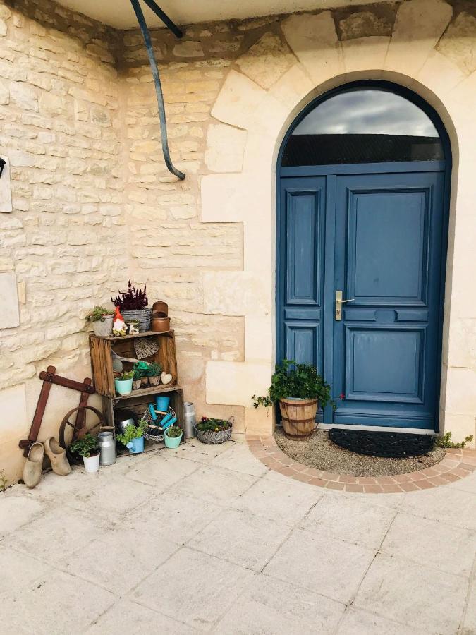 Les Clos Bleus Neuville-de-Poitou Exterior photo
