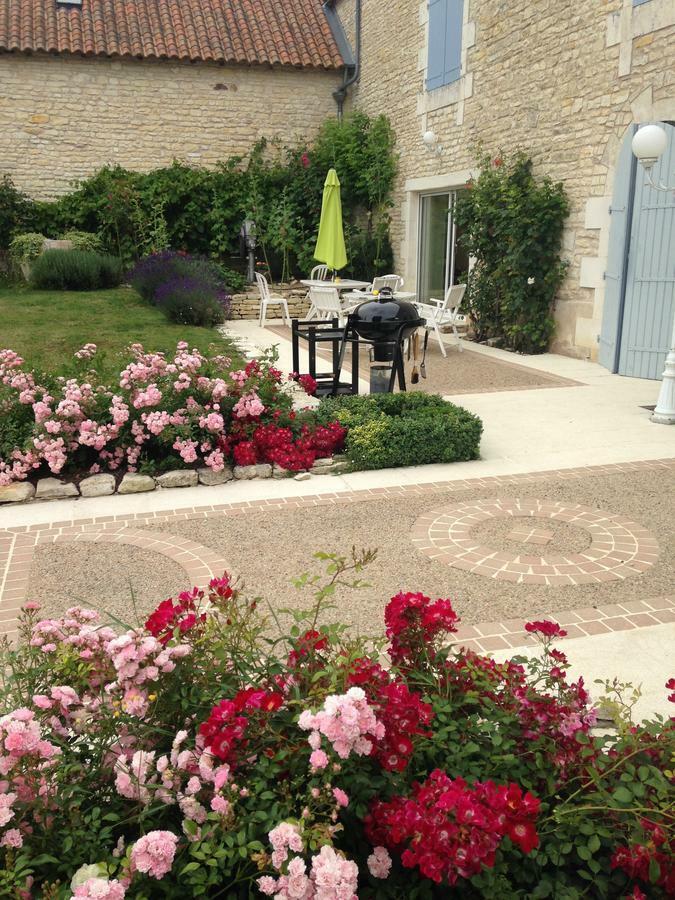 Les Clos Bleus Neuville-de-Poitou Exterior photo